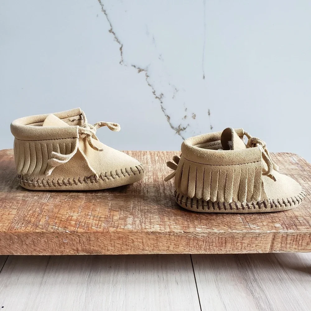 Minnetonka Moccasins Girls 4 Beige Suede Fringe‎ Ankle Soft Sole Western